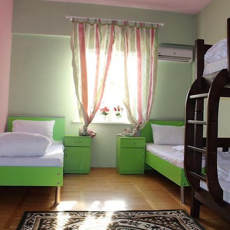 Herrmas Hostel Tbilisi Buitenkant foto