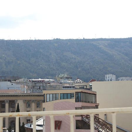 Herrmas Hostel Tbilisi Buitenkant foto