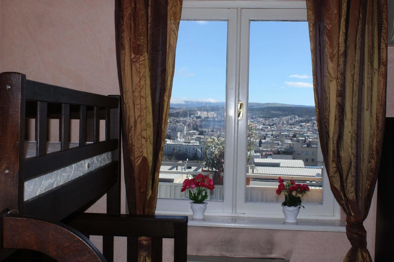 Herrmas Hostel Tbilisi Buitenkant foto