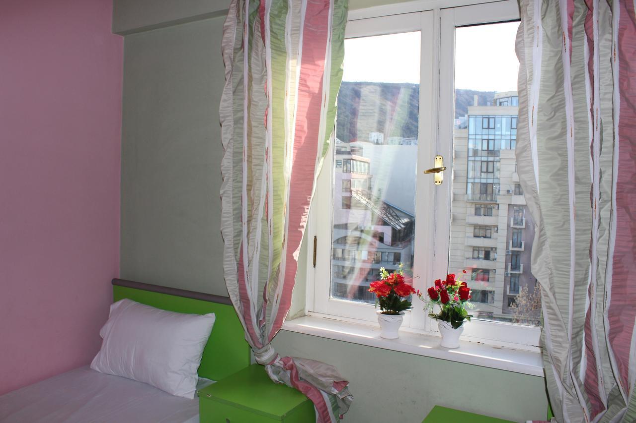 Herrmas Hostel Tbilisi Buitenkant foto