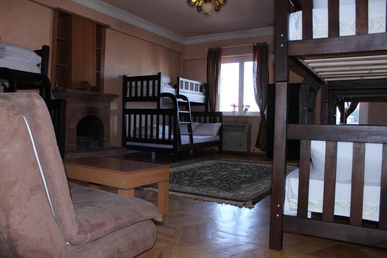 Herrmas Hostel Tbilisi Buitenkant foto