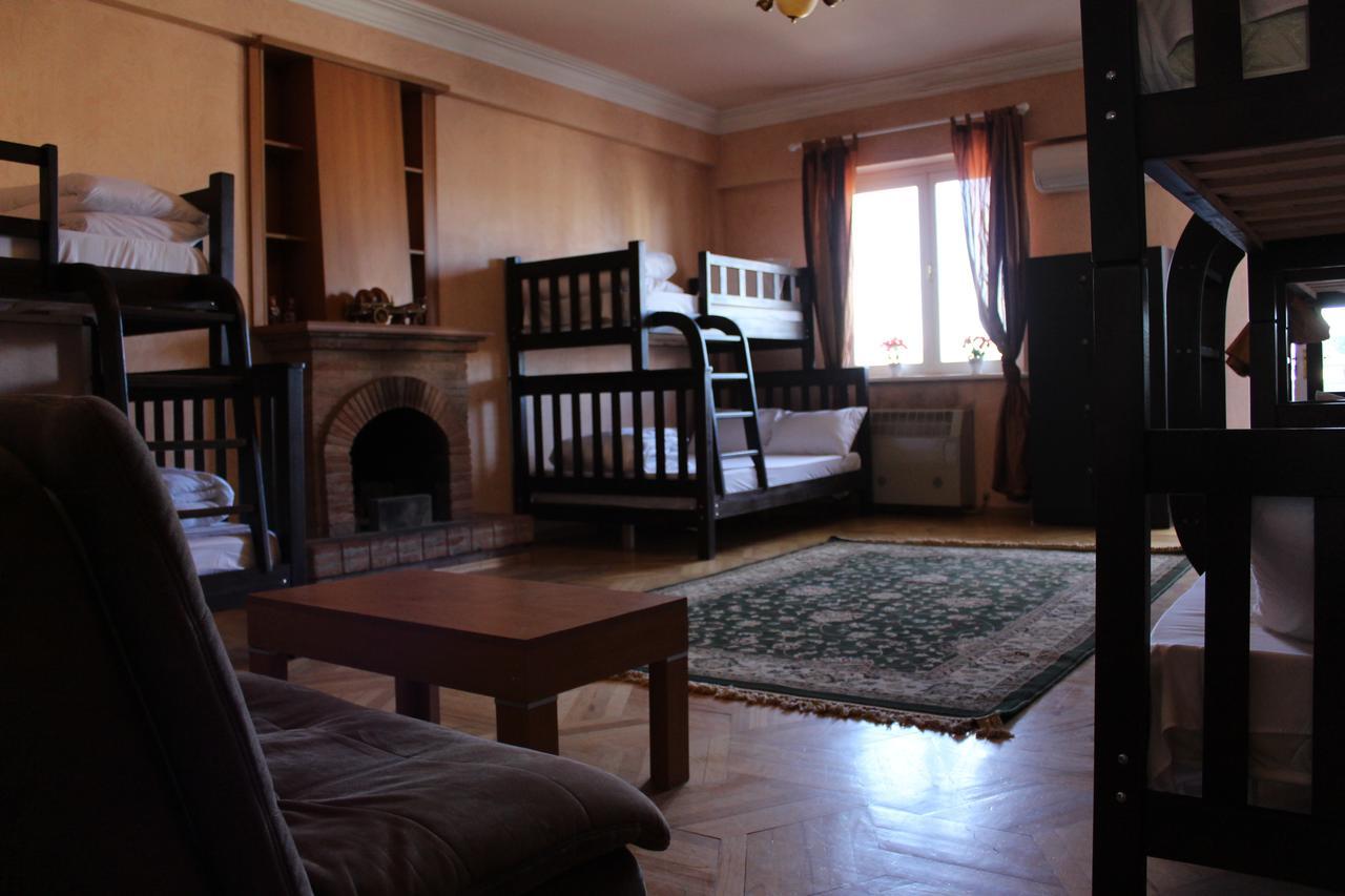 Herrmas Hostel Tbilisi Buitenkant foto
