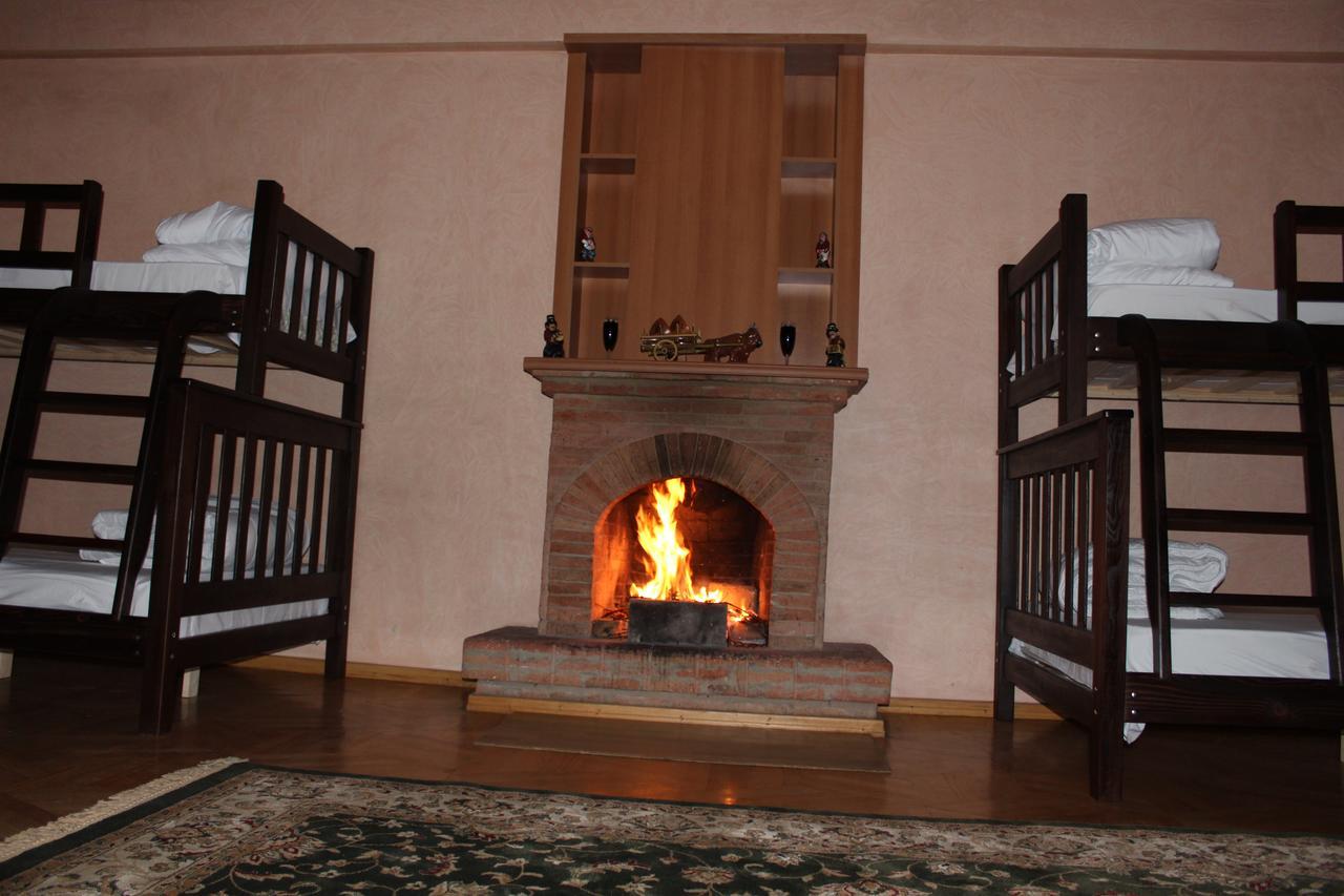 Herrmas Hostel Tbilisi Buitenkant foto