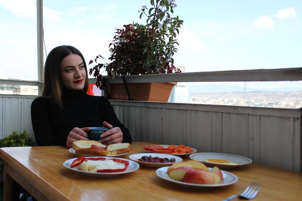 Herrmas Hostel Tbilisi Buitenkant foto
