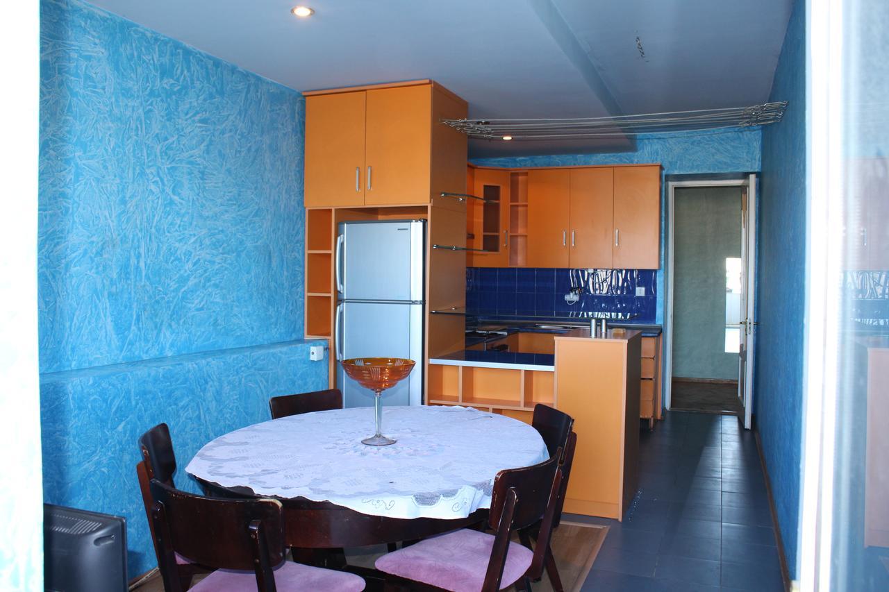 Herrmas Hostel Tbilisi Buitenkant foto