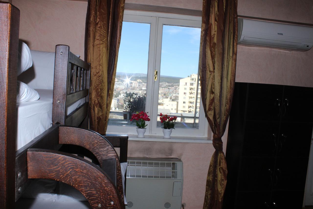 Herrmas Hostel Tbilisi Buitenkant foto