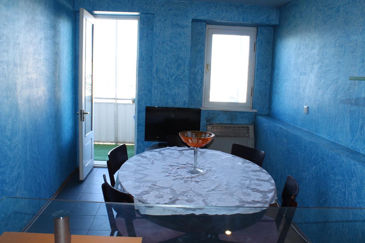 Herrmas Hostel Tbilisi Buitenkant foto