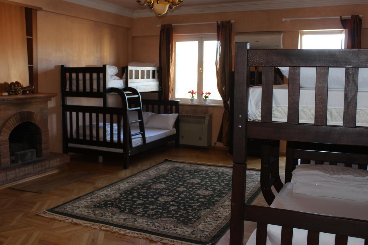 Herrmas Hostel Tbilisi Buitenkant foto