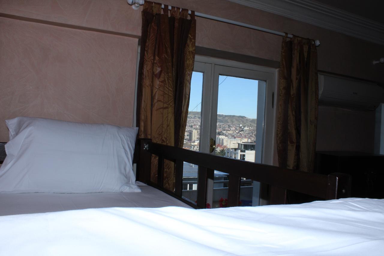 Herrmas Hostel Tbilisi Buitenkant foto