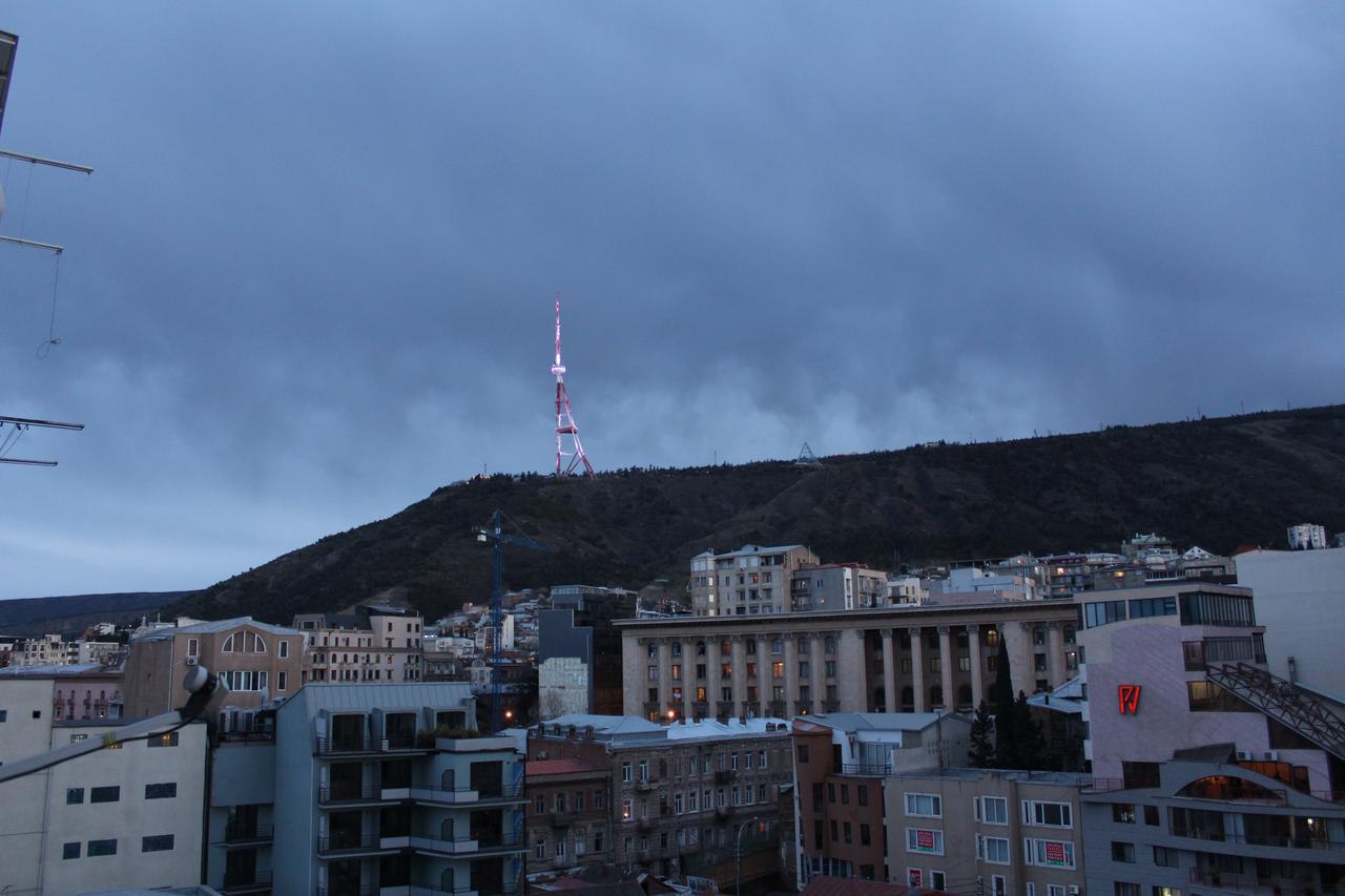 Herrmas Hostel Tbilisi Buitenkant foto