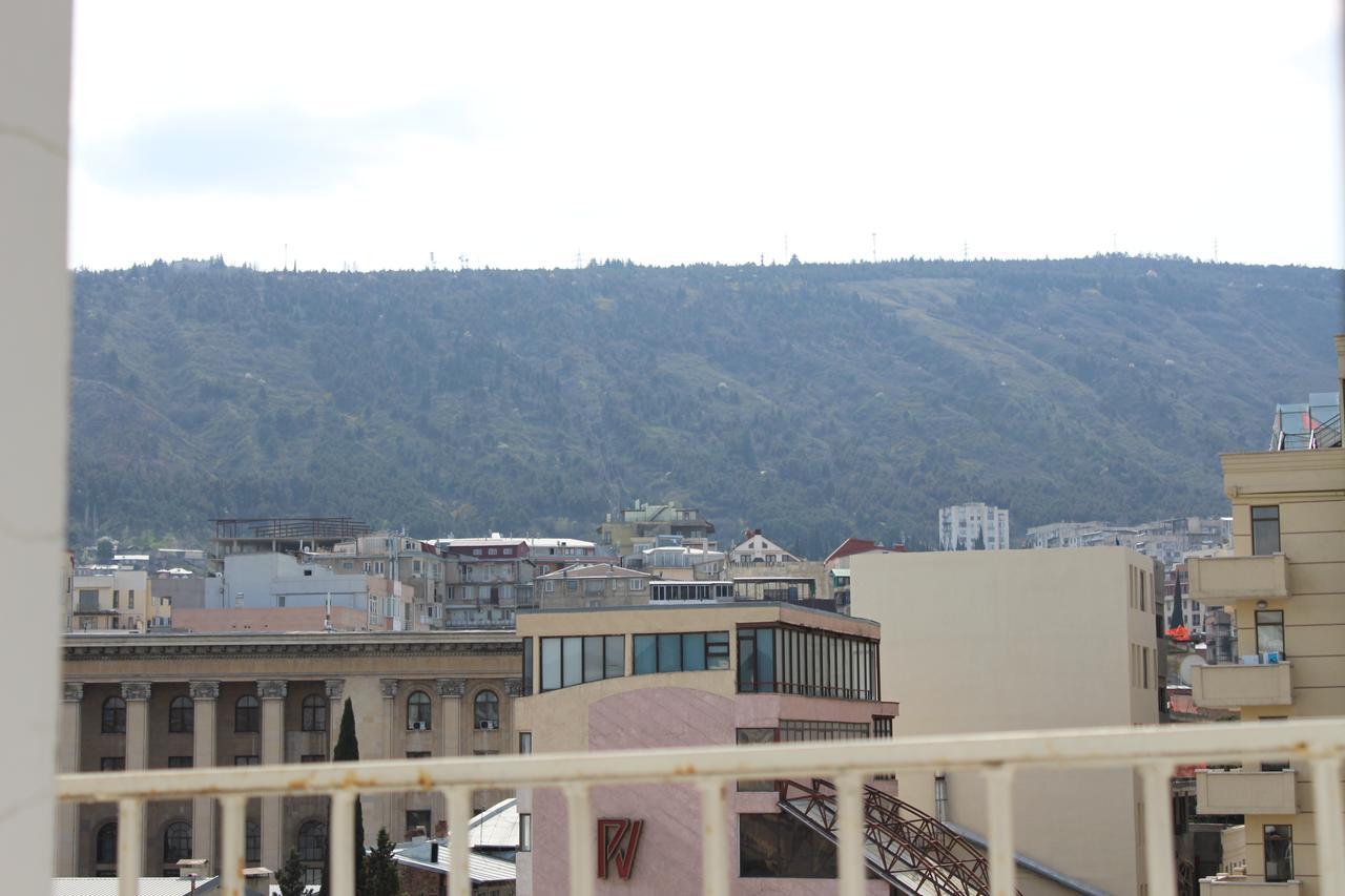 Herrmas Hostel Tbilisi Buitenkant foto