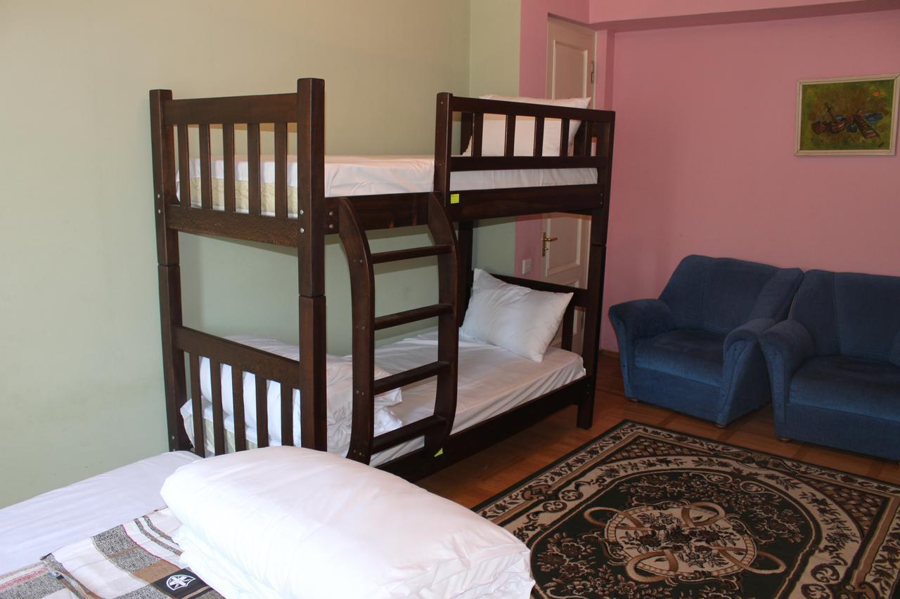 Herrmas Hostel Tbilisi Buitenkant foto