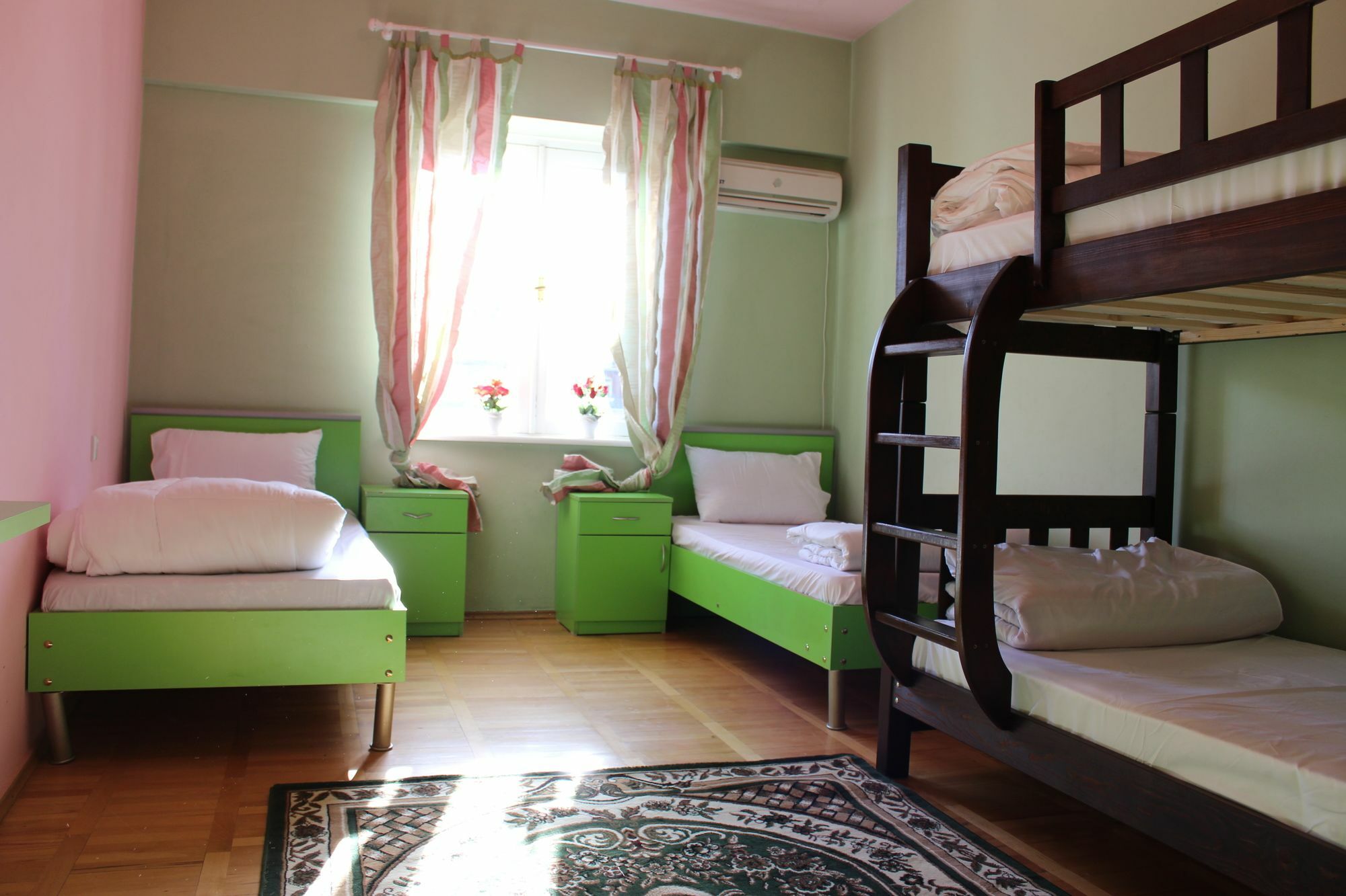 Herrmas Hostel Tbilisi Buitenkant foto